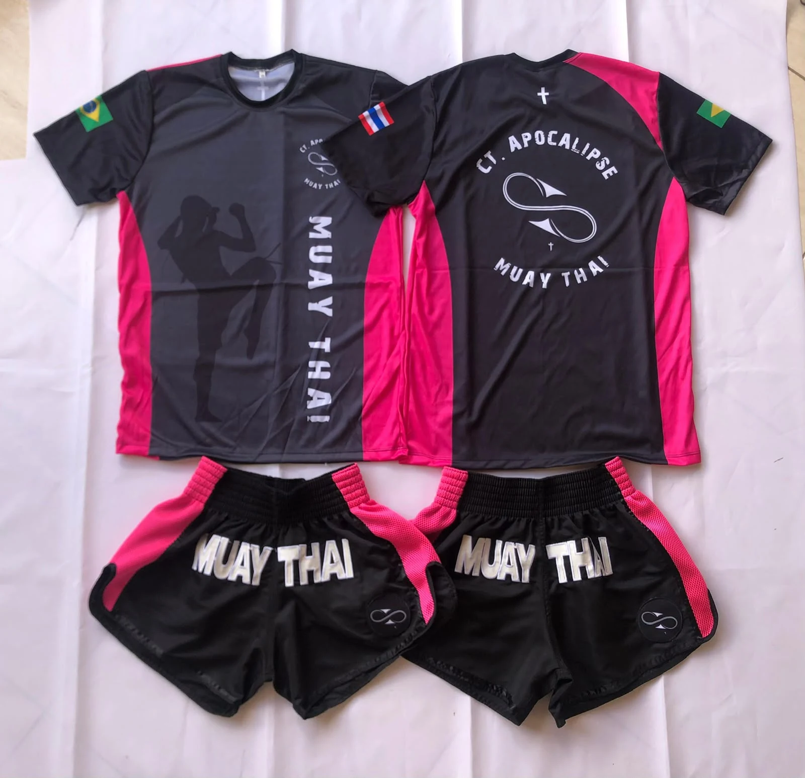 Camisetas e shorts personalizados para equipe de luta